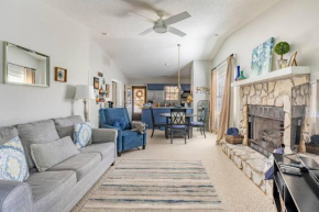 Creekside Gated Golf Mtn Villa w/fast wifi & paved